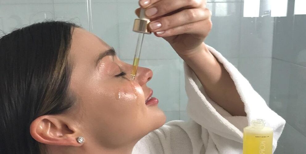 使用油进行面部年轻化